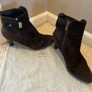 Woman’s Aquatalia water proof boots. Dark brown. Good condition.